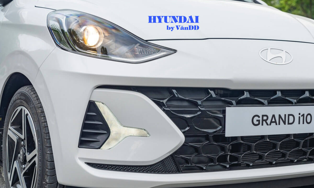 Đánh giá chi tiết Hyundai i10 2024: Tính năng và Uu điểm Cụm đèn pha trên Hyundai i10 Hatchback 2024