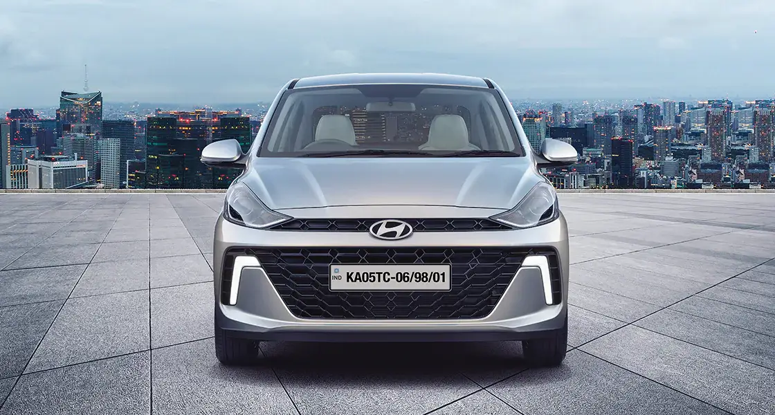 Đầu xe Hyundai i10 Sedan 2023 tạo cảm giác hiện đại và cuốn hút