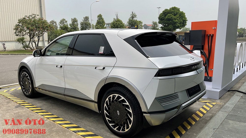 Đuôi xe iOniq 5 2023