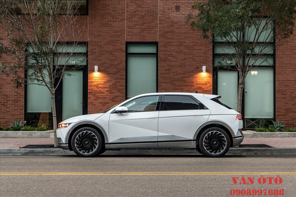Hông xe iOniq 2023