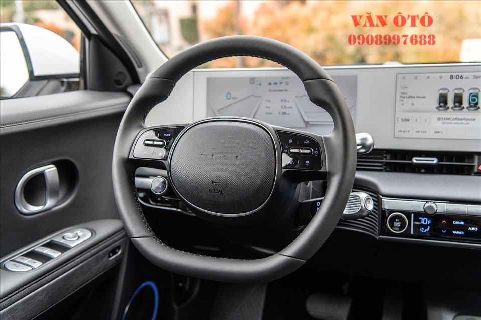 Vô lăng iOniq 5 tích hợp cần số điều khiển