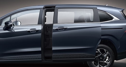 Ưu Nhược điểm của Hyundai Custin 2023 Custin 2023 với cửa trượt hiện đại