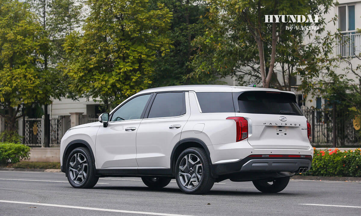 So sánh các phiên bản Hyundai Palisade: Chọn Prestige hay Exclusive? Đuôi xe thời trang với ngôn ngữ thiết kế đồng bộ phần đầu xe